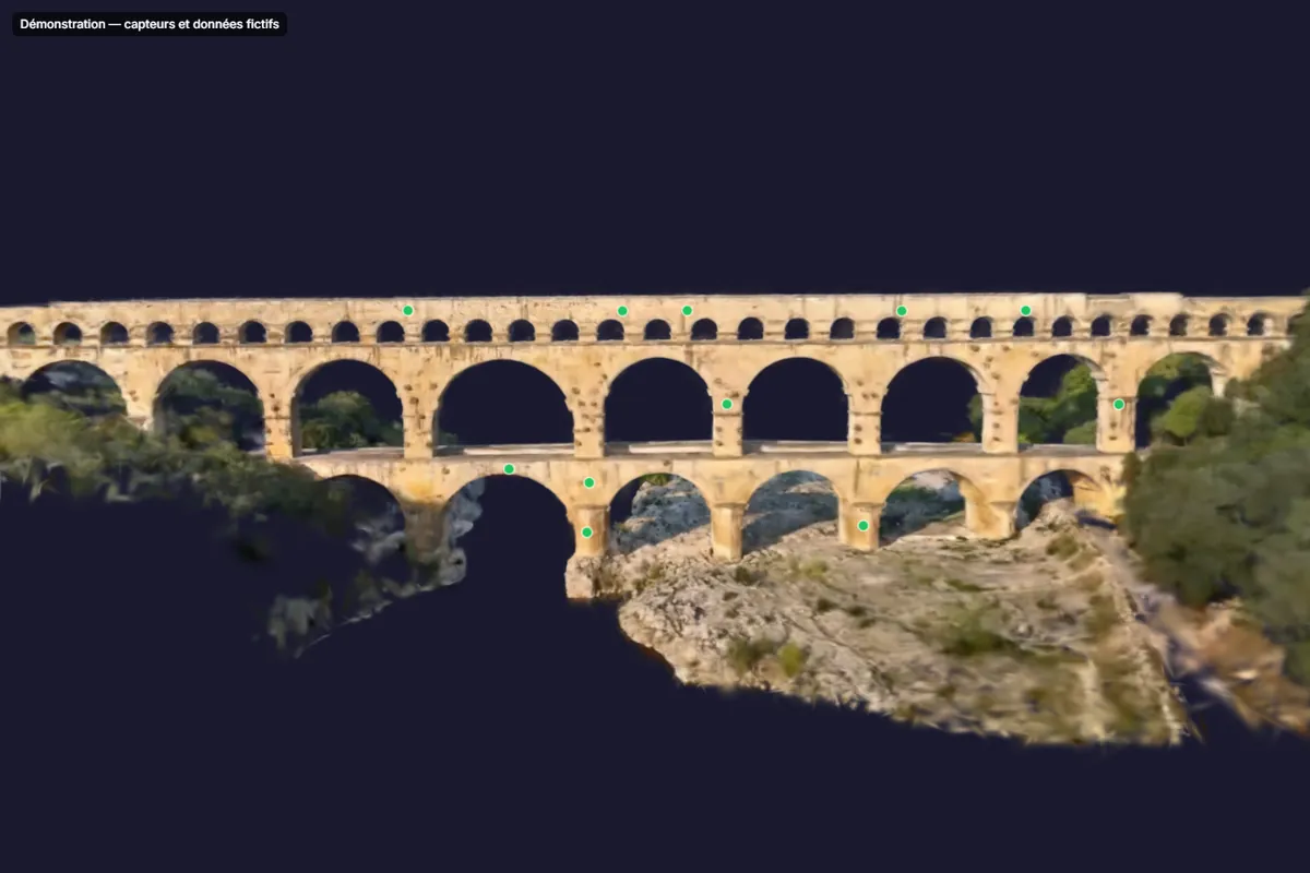 Capture du viewer 3D SensyTwin : le Pont du Gard reconstruit en Gaussian splatting, vu de face, avec des marqueurs de capteurs fictifs